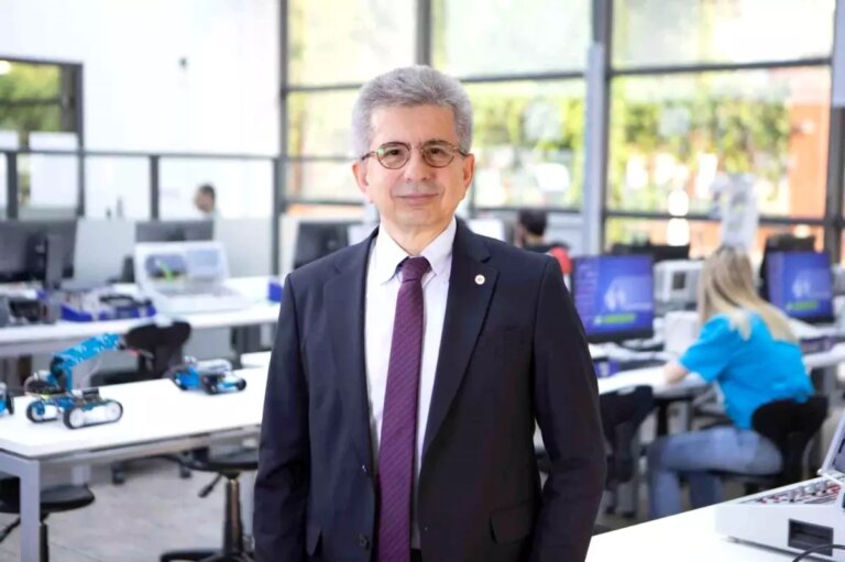 izmirde-yenilikci-fikirler-konferansi-eQHKlfvK.jpg