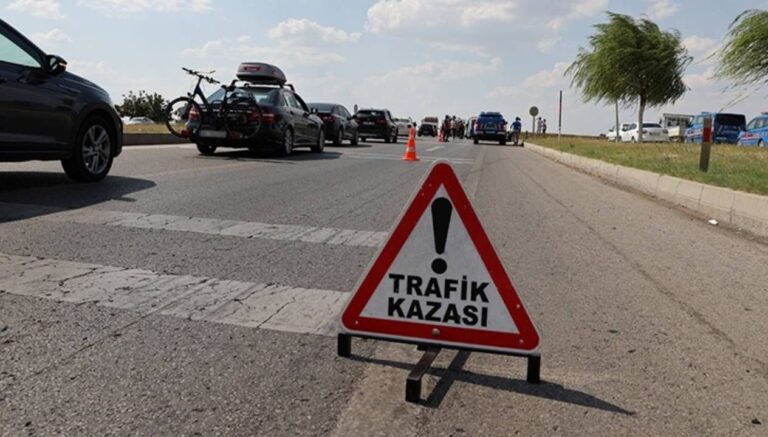 tem-otoyolunda-kaza-trafik-durdu-yaralilar-var-7TWXr2eE.jpg