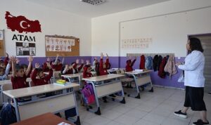 bayrakli belediyesinden miniklere hijyen egitimi dunya el yikama gununde ogrencilere saglik dersi 6cV2KiY9.jpg